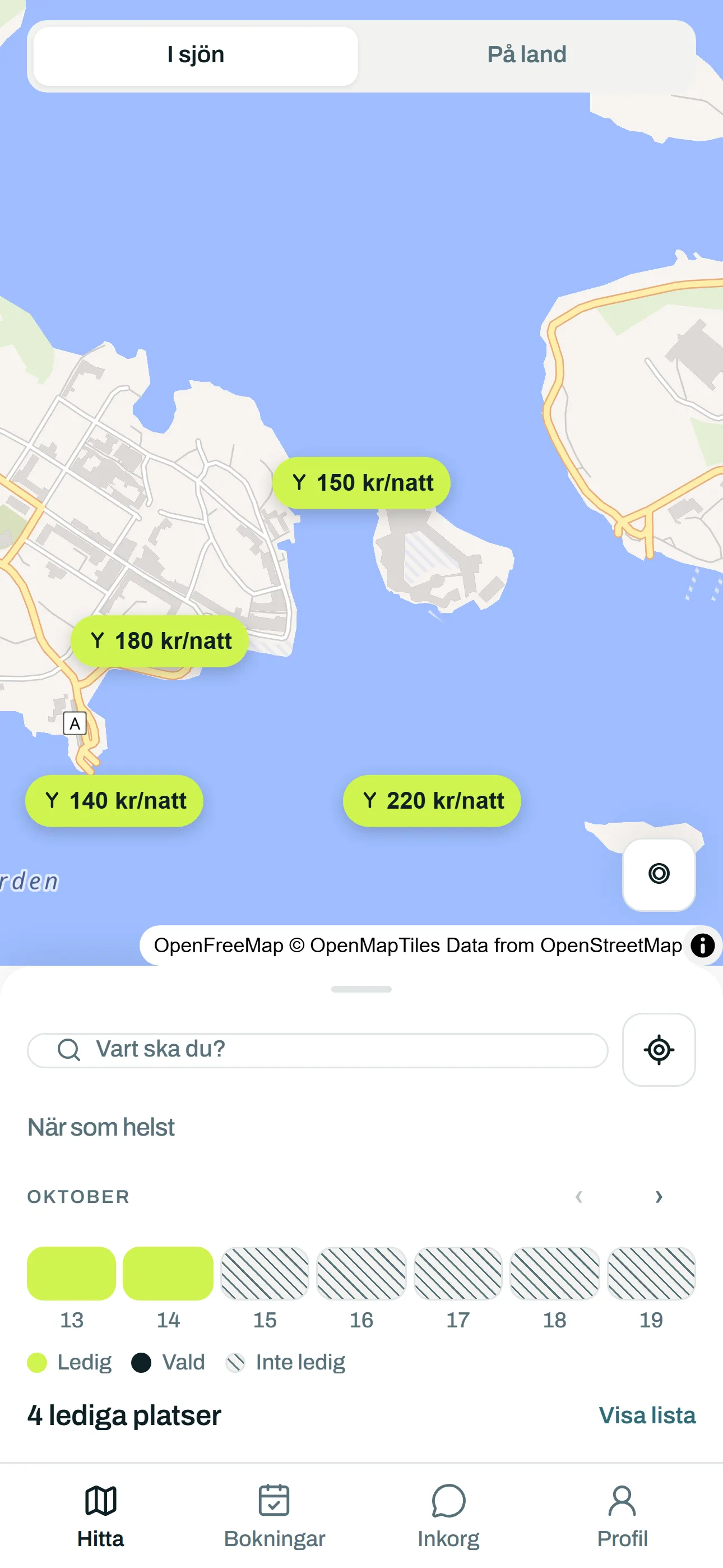 Kartan i båtläge med fyra lediga bryggplatser vid Vaxholm och pris per natt